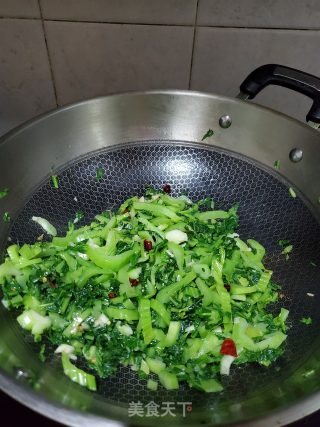 Stir-fried Mustard Greens with Minced Garlic and Dried Chilies recipe