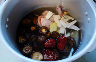 Quail Soup with Sea Cucumber Flower Maw recipe