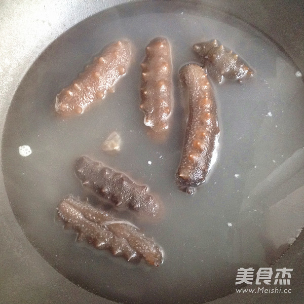 Follow The Chef to Learn How to Cook Scallion Sea Cucumber recipe