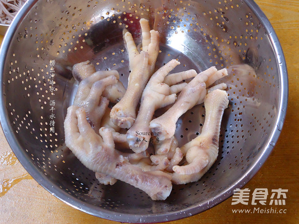 Steamed Chicken Feet with Tiger Skin recipe