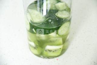 Detox and Slimming Cucumber Kiwi Juice recipe