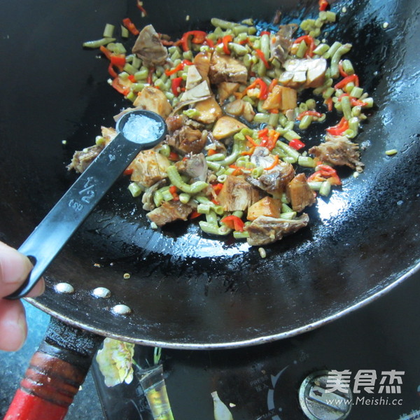 Stir-fried Cured Chicken with Capers recipe