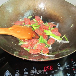 Stir-fried Sausages with Garlic Celery recipe