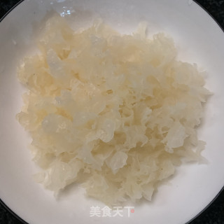 White Fungus Clay Loquat recipe