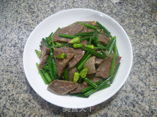 Stir-fried Pork Lung with Leek Flower recipe