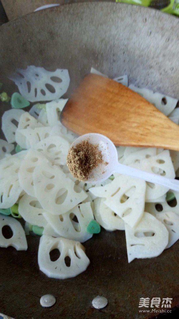 Fried Lotus Root Slices with Laba Garlic recipe