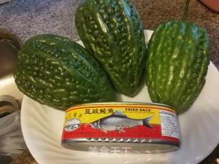 Stir-fried Bitter Gourd with Dace in Black Bean Sauce recipe