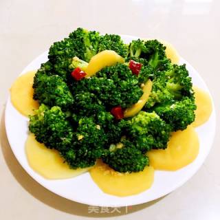 Garlic Broccoli Potato Chips recipe