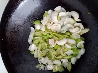 Stir-fried Lily with Celery recipe