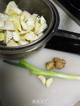 Braised Pork Ribs with Bamboo Shoots recipe