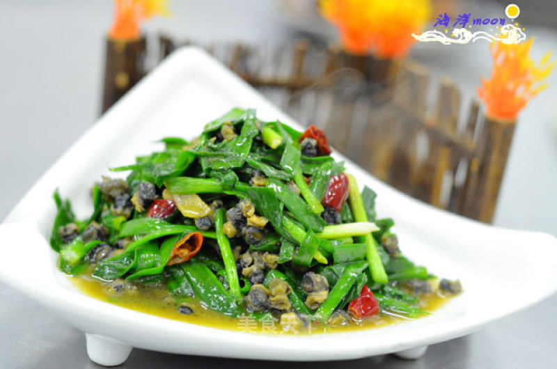 Stir-fried Snail Head with Leek recipe