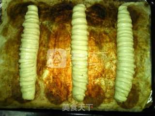 Caterpillar Bread with Cheese Raisin recipe