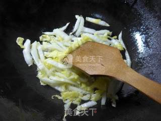 Stir-fried Cabbage with Leek and Shrimp Skin recipe