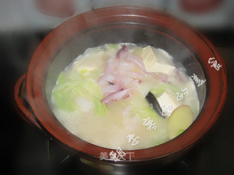 Cabbage Squid Tofu Pot