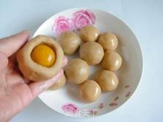 Favorite Cantonese-style Moon Cake-[egg Yolk Lotus Paste Moon Cake] recipe