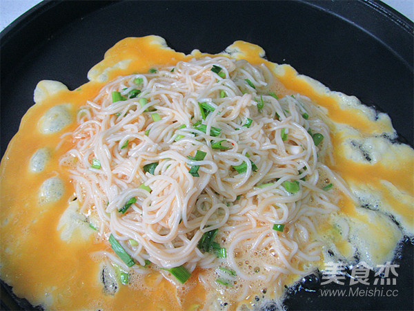 Noodle Omelette recipe