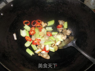 Stir-fried Scallops with Celery recipe