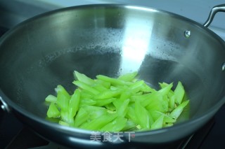 Stir-fried Celery with Red Ginseng recipe