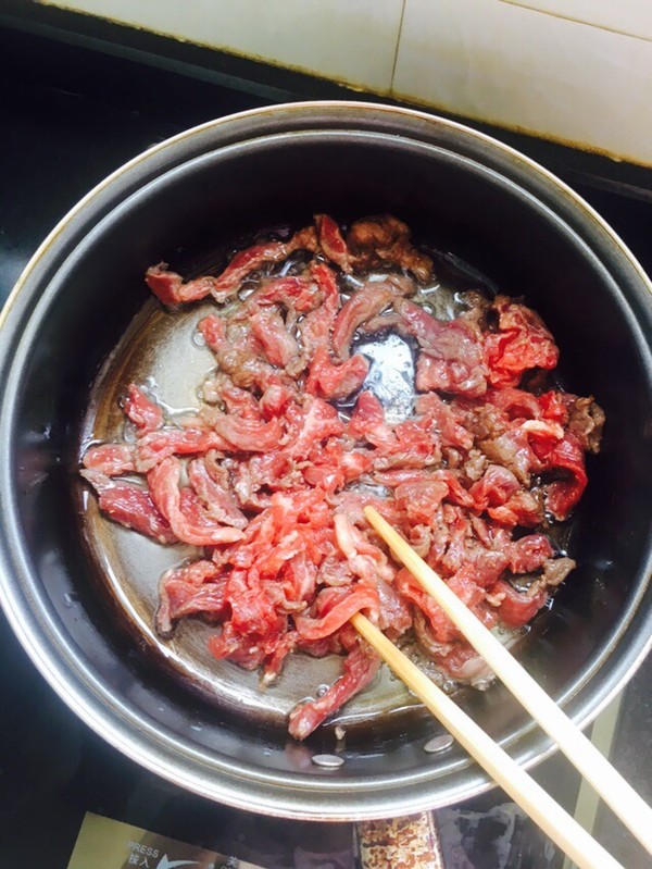 Stir-fried Pasta with Beef Tenderloin with Black Pepper recipe