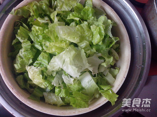 Stir-fried Tofu Skin with Lettuce recipe