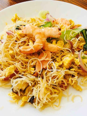 Stir-fried Rice Noodles with Shrimp, Egg and Seasonal Vegetables recipe