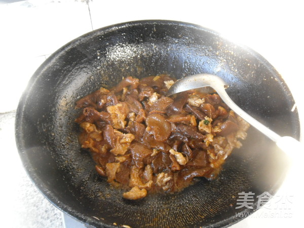Curry Pork with Fried Mushrooms recipe