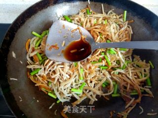 Stir-fried Shredded Cake with Garlic Moss recipe