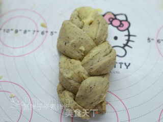 Earl Grey Black Tea Milk Crisp Braid Bun recipe