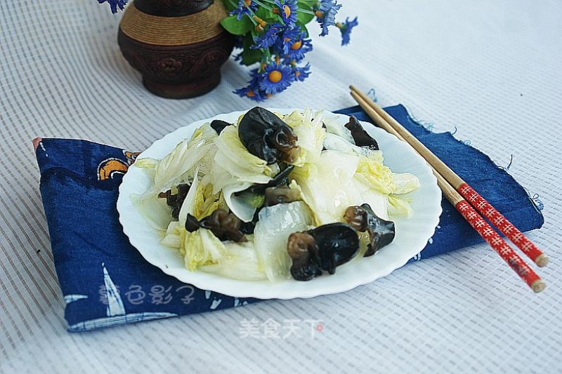 Stir Fried Fungus with Cabbage recipe