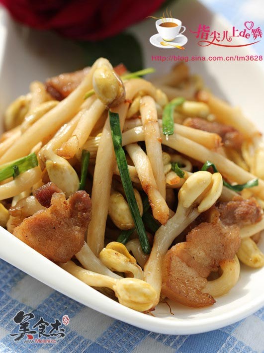 Stir-fried Pork with Peanut Sprouts recipe