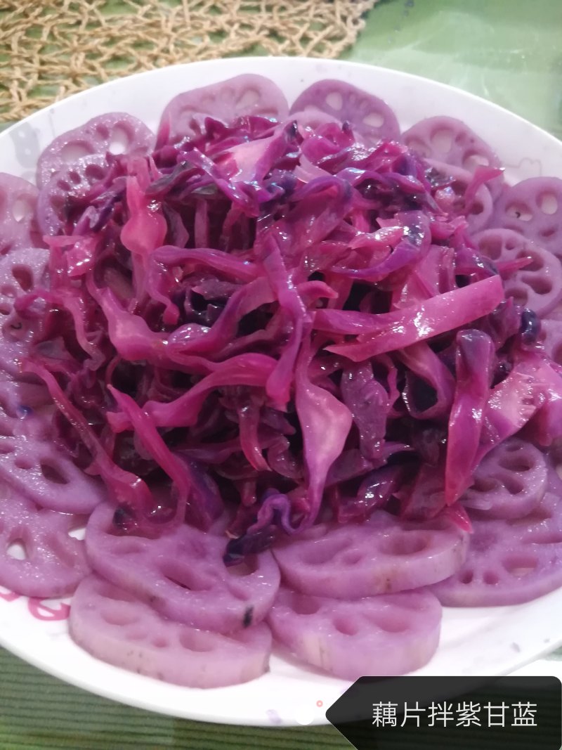 Lotus Root Slices Mixed with Purple Cabbage recipe