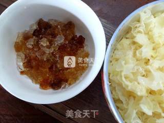 Peach Gum White Fungus Soup recipe