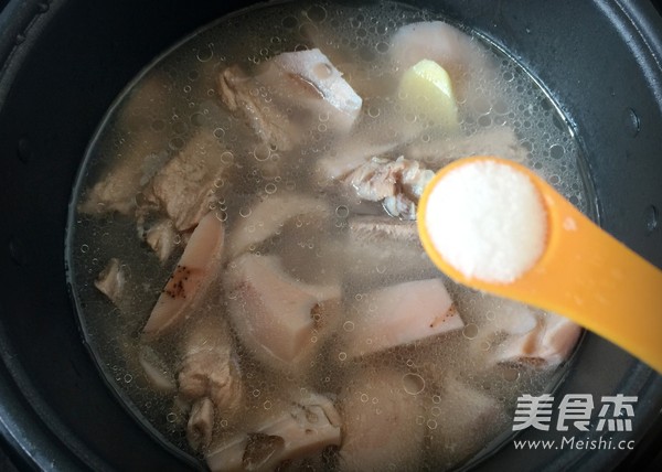 Stewed Pork Ribs with Lotus Root recipe