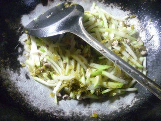 Stir-fried Pugua with Minced Meat and Pickled Vegetables recipe