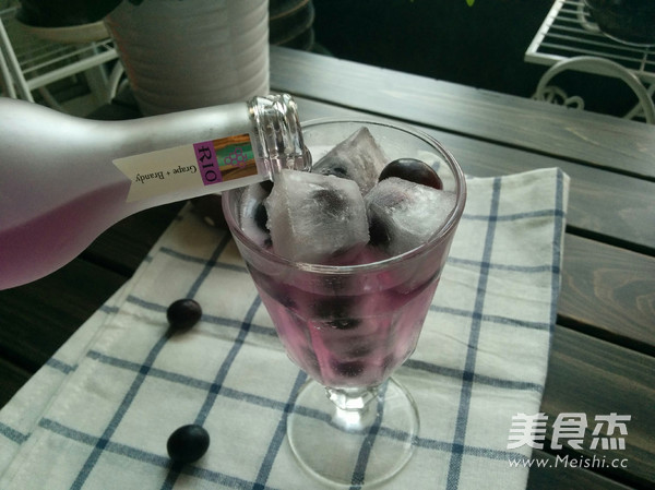 Cocktail Grape Ice Drink recipe