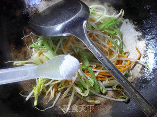 Stir-fried Mung Bean Sprouts with Celery and Cordyceps Mushroom recipe