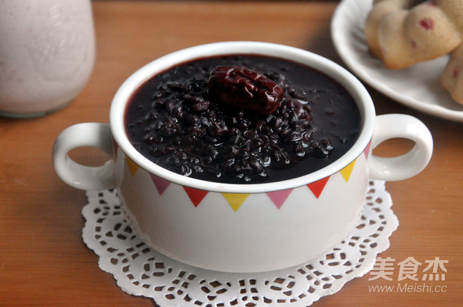 Brown Sugar, Red Dates and Black Rice Porridge recipe