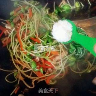 Stir-fried Shredded Pork with Bean Sprouts recipe