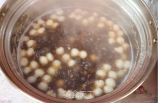 Red Beans and Barley Boiled Rice Cakes-the Chinese New Year is Almost Here, and Children Like to Drink It Very Much. recipe