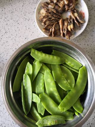 Fried Sausage with Snow Pea recipe