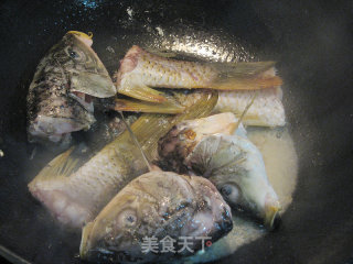 Fish Head and Fish Tail Shredded Tofu Soup recipe