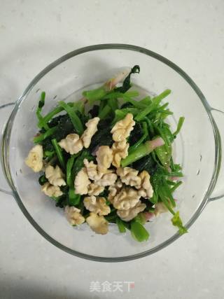 Spinach with Walnuts recipe