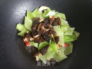 Stir-fried Lettuce with Morels recipe