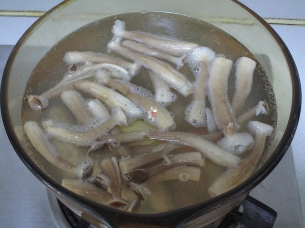 Antler Mushroom Ribs Lettuce Soup recipe