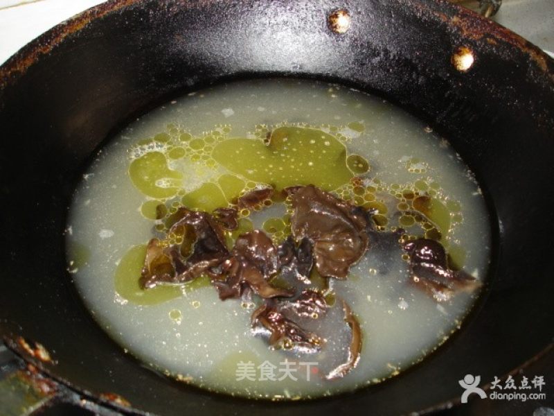 Pleurotus Eryngii and Bamboo Fungus Seafood Soup recipe
