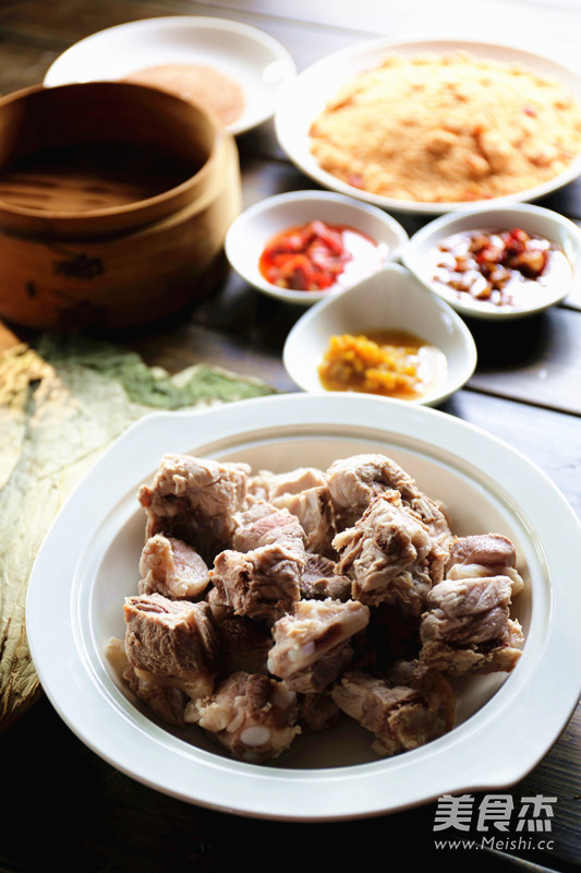Steamed Pork Ribs with Minguang Pepper and Lotus Leaf recipe