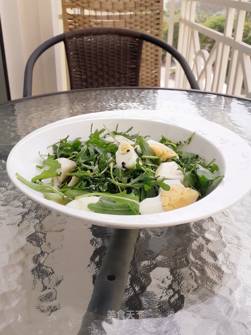 Arugula and Pineapple Salad for Weight Loss