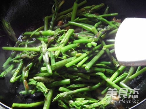 Stir-fried Pork Slices with Asparagus recipe