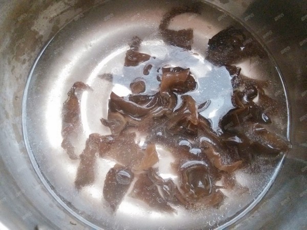 Bitter Melon Mixed with Black Fungus recipe