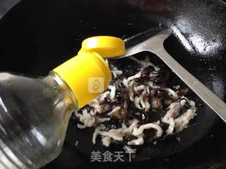 Stir-fried Shredded Pork with Celery and Fungus recipe